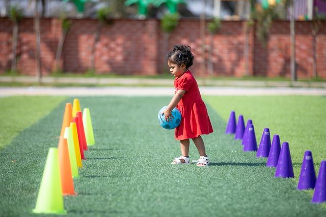 意大利赛车手罗西回忆马拉多纳：我曾单膝跪地亲吻他的左脚
