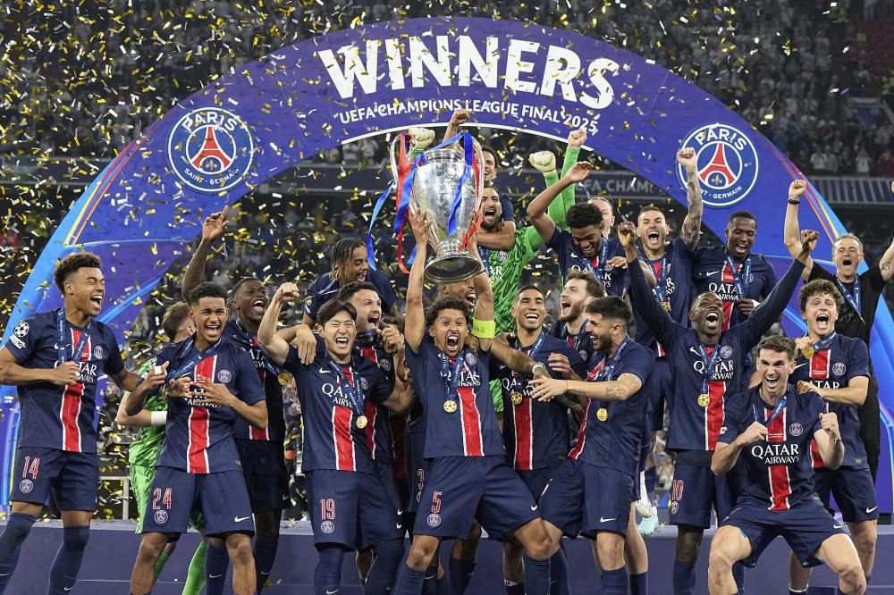 收到国足纪念球衣，尹鸿博：感谢祖国，为国出战是最大骄傲